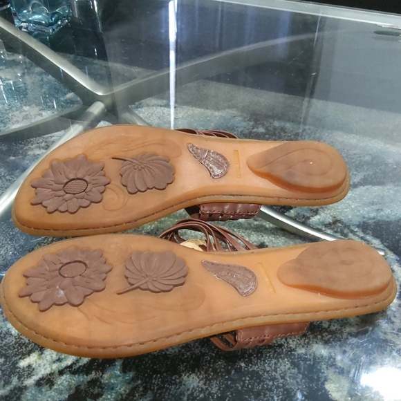 CLEARANCE /Make an offer! Born Leather Thong Sandals Sz 8 - Picture 5 of 6